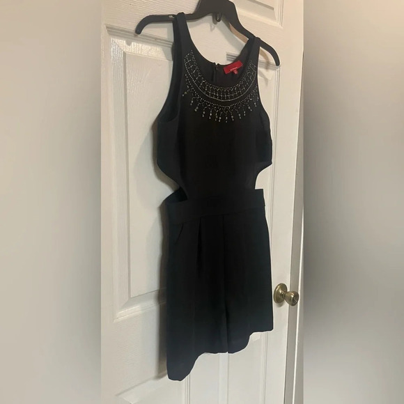 Red Saks Fifth Avenue black Romper with cutouts embellished neck Sz 6 - Picture 3 of 10